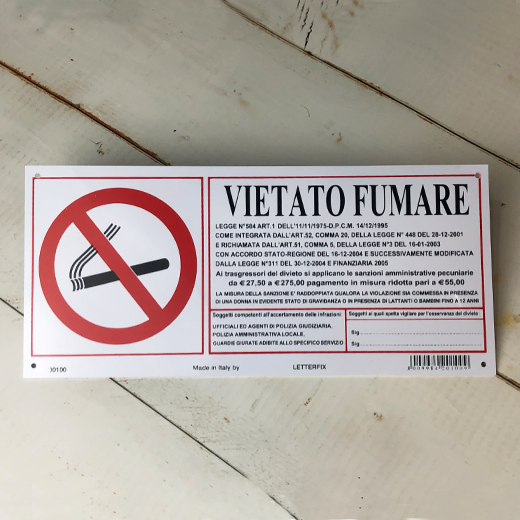 VIETATO FUMARE (禁煙)