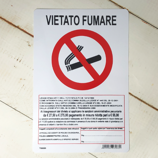 VIETATO FUMARE (禁煙)