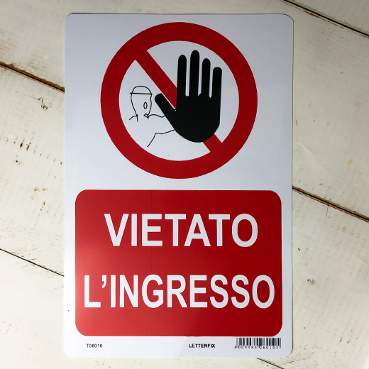 VIETATO L'INGRESSO (No trespassing)